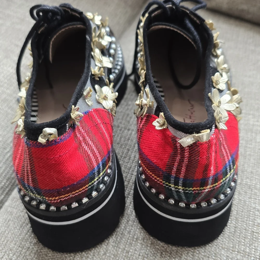 Excellent Used Condition Betsey Johnson Skyyla Embellished Oxfords Size 6M - Picture 3 of 3
